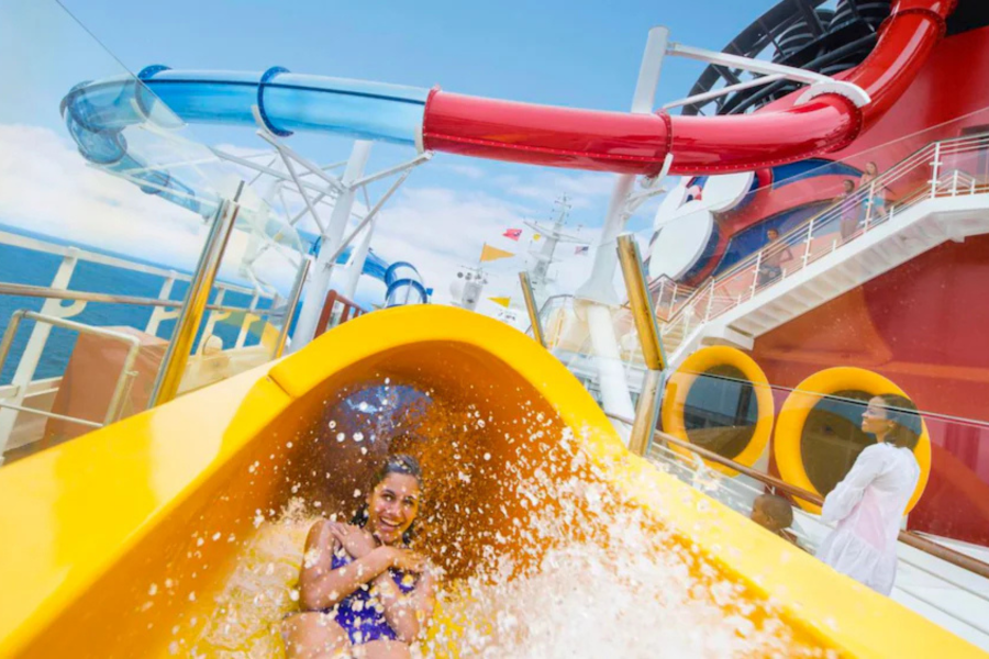 AquaDunk sur le Disney Magic de la Disney Cruise Line