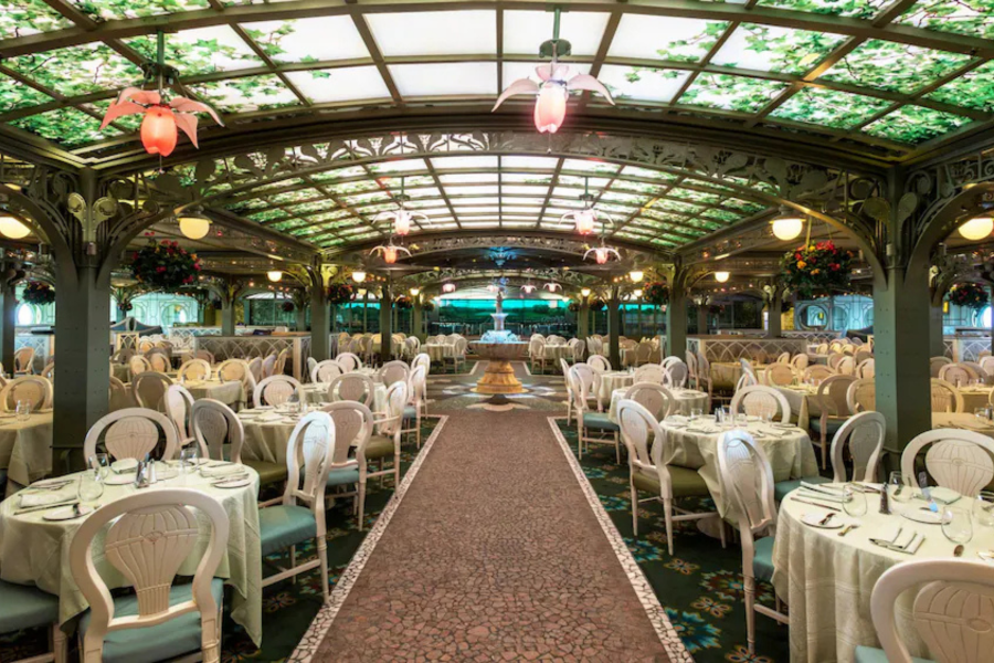 Enchanted Garden sur le Disney Dream de la Disney Cruise Line