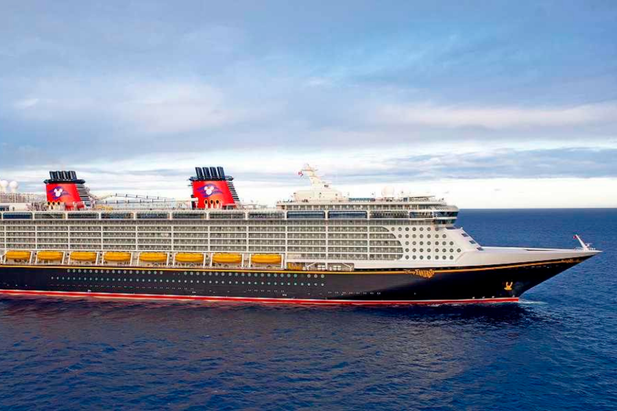 Le bateau Disney Fantasy de la Disney Cruise Line