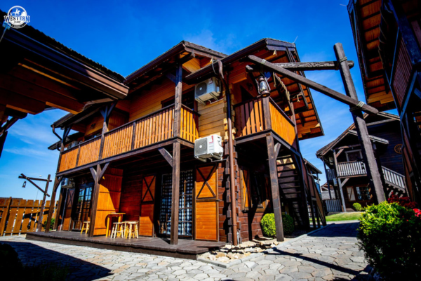 Western Camp Resort à Energylandia en Pologne