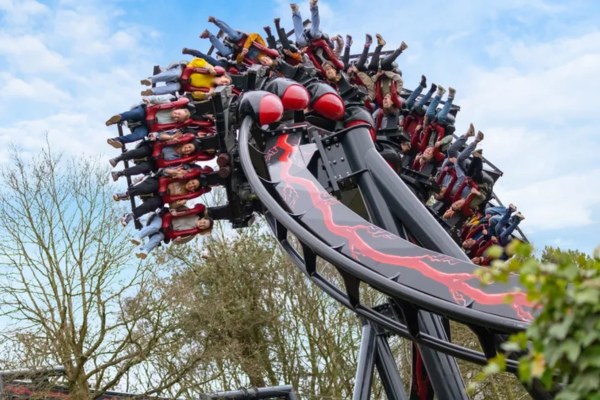 Nemesis Reborn à Alton Towers en Angleterre
